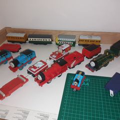 Thomas & Friends Train Bundle  Large Lot (Engines, Coaches & Wagons)