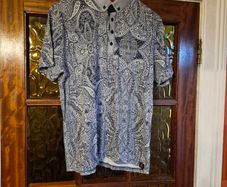 Swade paisley  short sleeve shirt.
