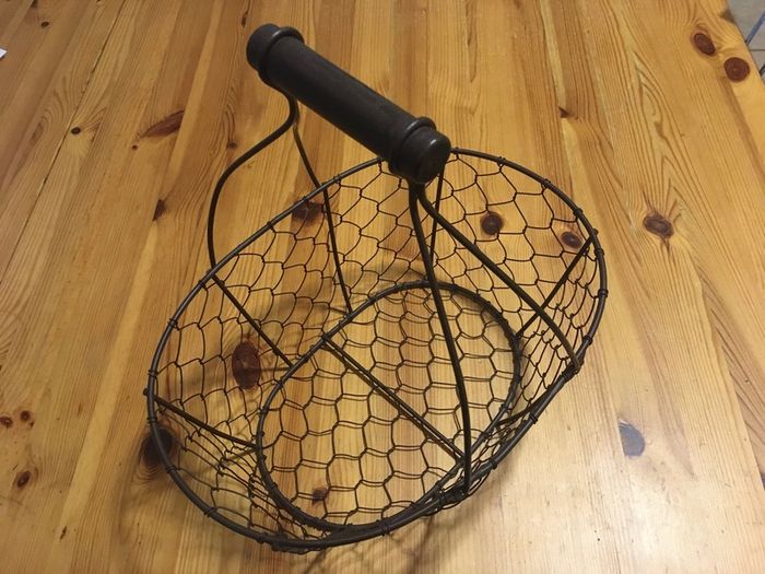 Large Avoca-Style Wire Basket AS NEW