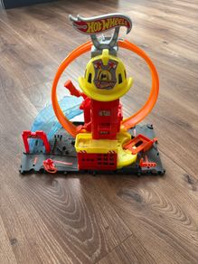 Hot Wheels Super loop fire station