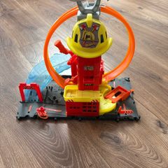 Hot Wheels Super loop fire station