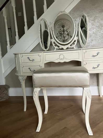 Dressing table