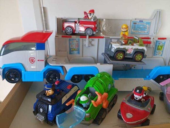 Paw Patrol Transporter Truck  Vehicles & Figures Bundle