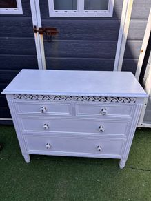Chest of drawers