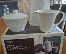 New Bellek Ripple tea set 30 euro