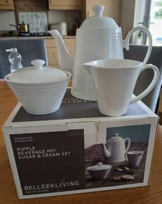 New 3 Piece  Bellek Ripple tea set 30 euro