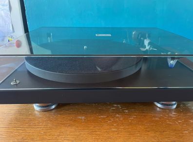 Pro-ject Debut Pro  deck