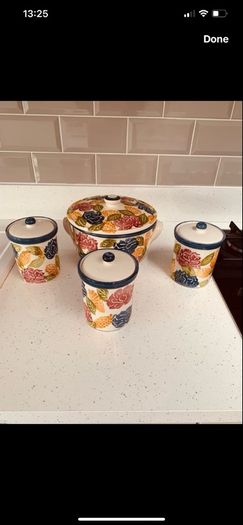 Casserole dish and 5 cannisters