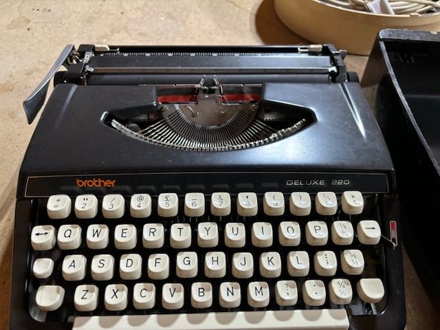Brother Deluxe 220 Typewriter