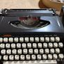 Brother Deluxe 220 Typewriter Image 2