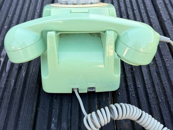 vintage collectable turquoise???? phone