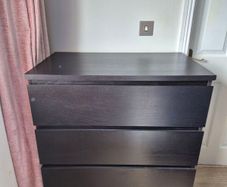 chest of drawers