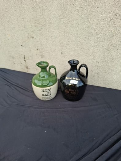 Duo whiskey bottles possible to post