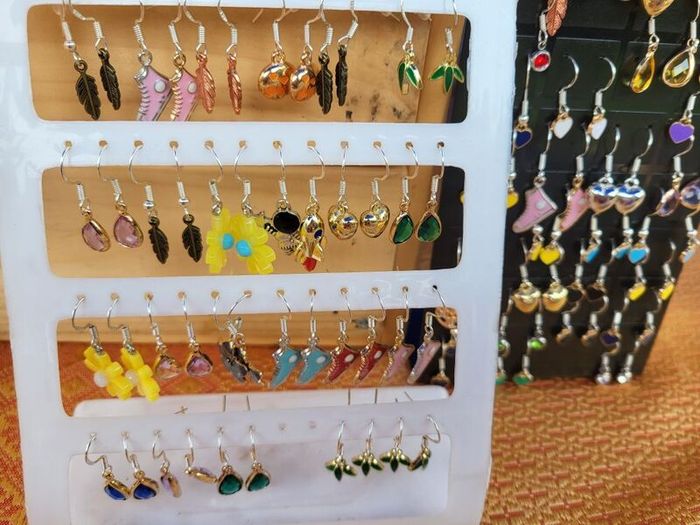 job lot of jewellery for markets, pendants
