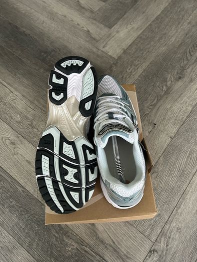 Asics Kayano 14