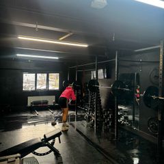 Black Wall mounted rigs