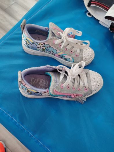 Girls junior Sketchers runners