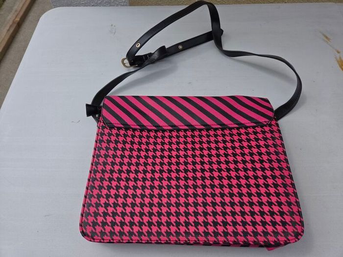 pink handbag
