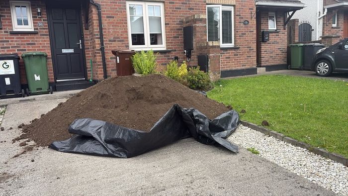 topsoil/sand/stone