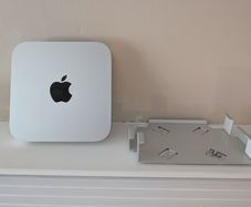 Apple Mac mini with mounting bracket
