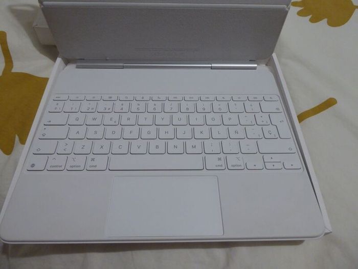 apple keyboard ipad 12.9"