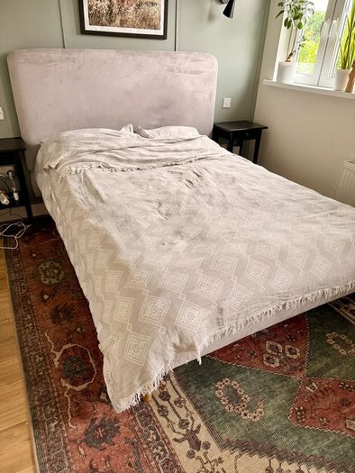 bed queen size good condition