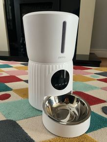 Automatic pet feeder - like new