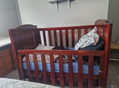toddler/baby crib/bed