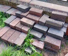 Cobblelock bricks (about 90-100pcs)