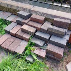 Cobblelock bricks (about 90-100pcs)