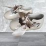 Girl cream bow shoes Image 5