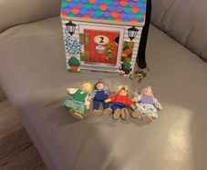 Melissa and Doug play house