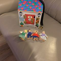 Melissa and Doug play house