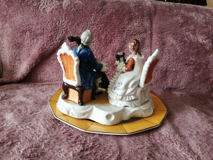 Huge and heavy porcelain Figurine
