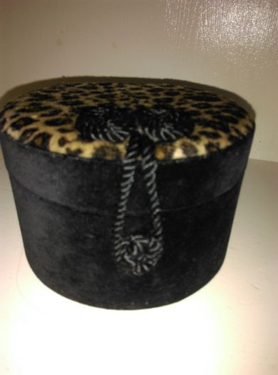 Velvet Round Jewellery Box