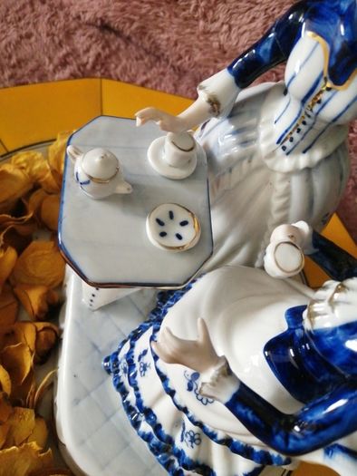 Large porcelain  Figurine by Leonardo Collection