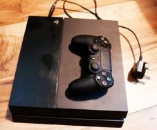 Sony PlayStation 4 PS4 500 GB (System Software 11.00) (works well)