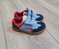 Clarks kid shoes size 6.5G (like new)