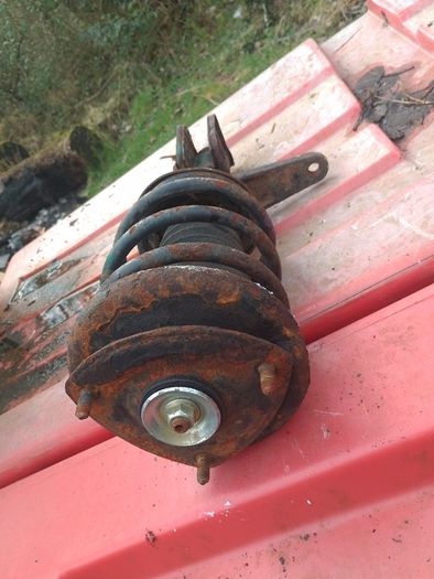 Landrover Freelander 1 front drivers strut shock spring