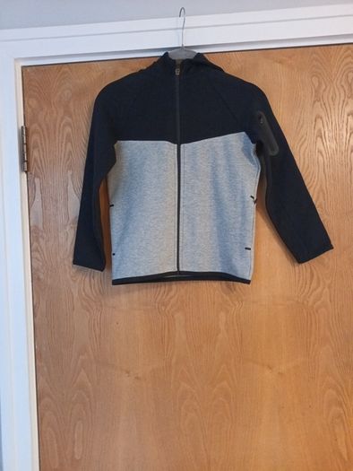 F&F Active Techsport Zip-Up  Hoodie.  Age : 6 -7  Years.   B.N.W.T