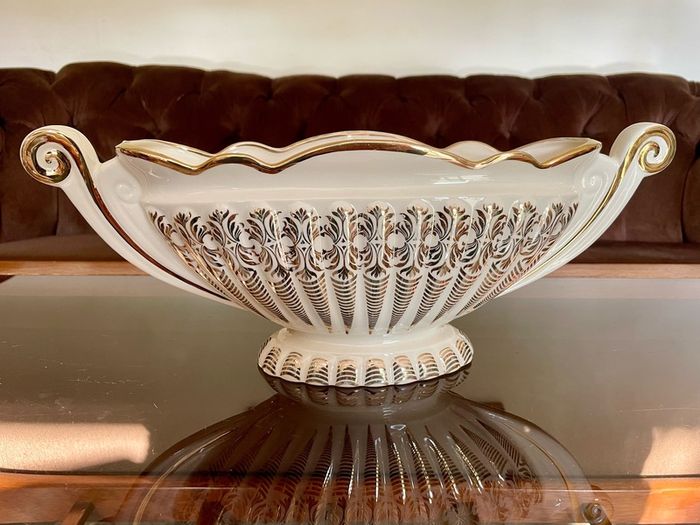 Stylish Vintage Sadler Ceramic Tulip Mantle Vase