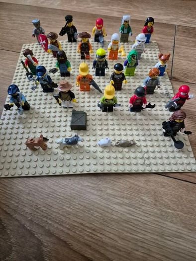 loose lego and 24 mini figures