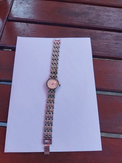 ladies watch swing quartz ,working prefect,,price includes post to anywhere in Ireland thank you, see pictures for condition, used