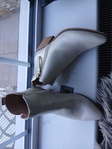 women's boots and shoes