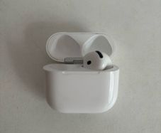 AirPods 4 (only 1 AirPod)