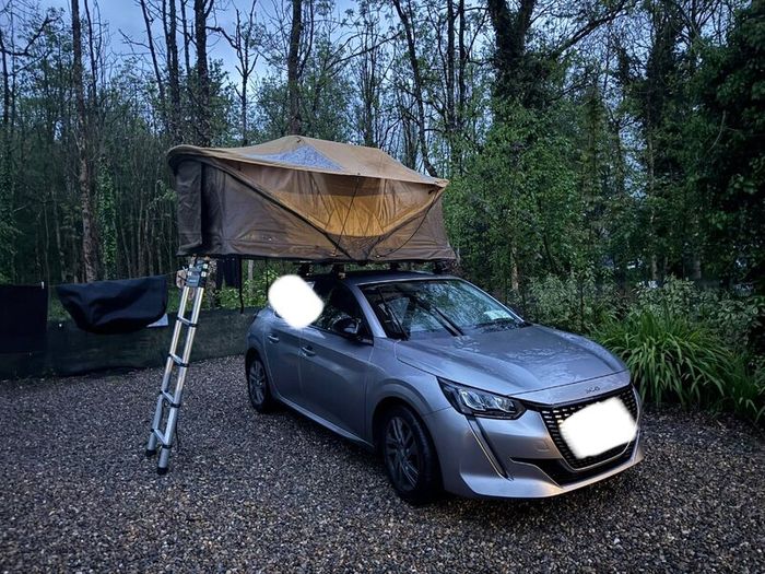 Thule Approach Rooftop Tent  Like New + (2) Bonus