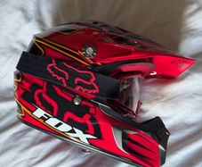Fox Racing V2 Pilot Youth / Kids Motocross Helmet Racing Red