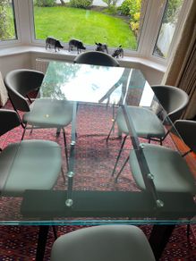 Calagaris table and chairs