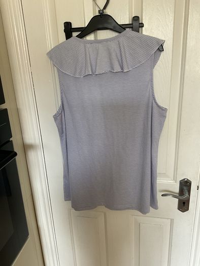 Ladies top size 18