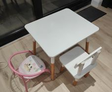 kids table and chairs